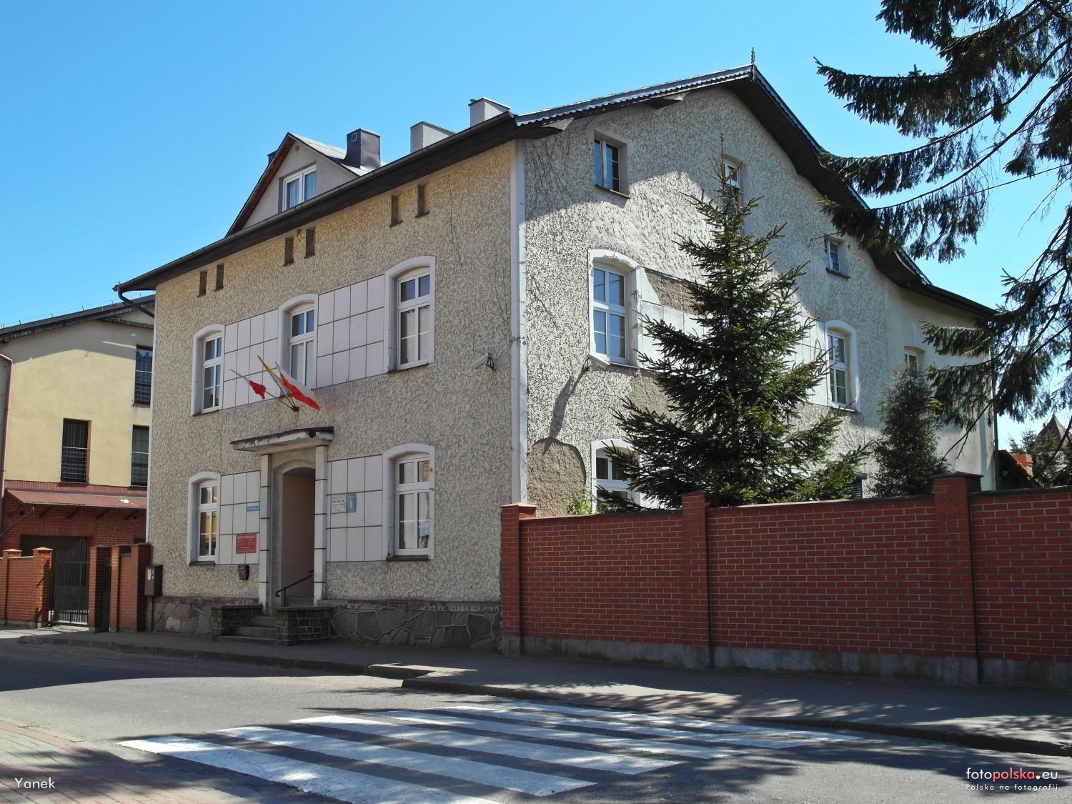 The office building of the parish church (Yanek, 2014, CC-BY-SA 3.0) 