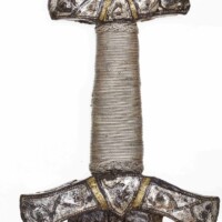 Jeden z czterech mieczy odkrytych w Ciepłem. Fot. J. Szmit / One of the four swords found in Ciepłe. Photo. J. Szmit