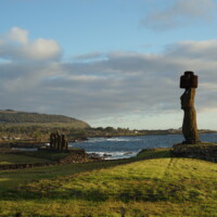 Kompleks ceremonialny składający się z: Ahu Tahai, Ahu Vai Uri, Ahu KoTe Riku.