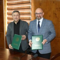 Podpisanie listu intencyjnego pomiędzy Wydziałem Archeologii UW reprezentowanym przez dr hab. Bartosza Kontnego, prof. ucz. - Dziekana WA, a Narodowym Centrum Archeologii Akademii Nauk Republiki Uzbekistanu reprezentowanym przez dr Farhoda Maksudova, Dyrektora Centrum.